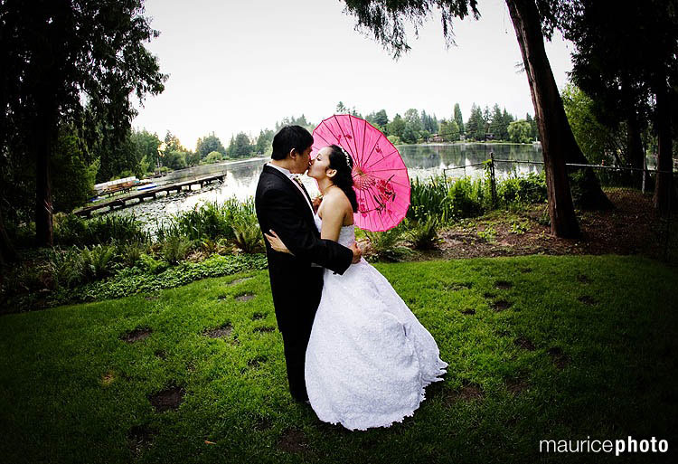 Wedding Pictures in Seattle Rain