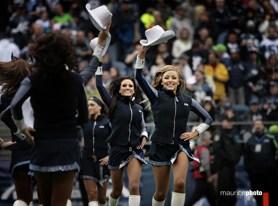 The Seattle Sea Gals perform during game agains the Titans. 