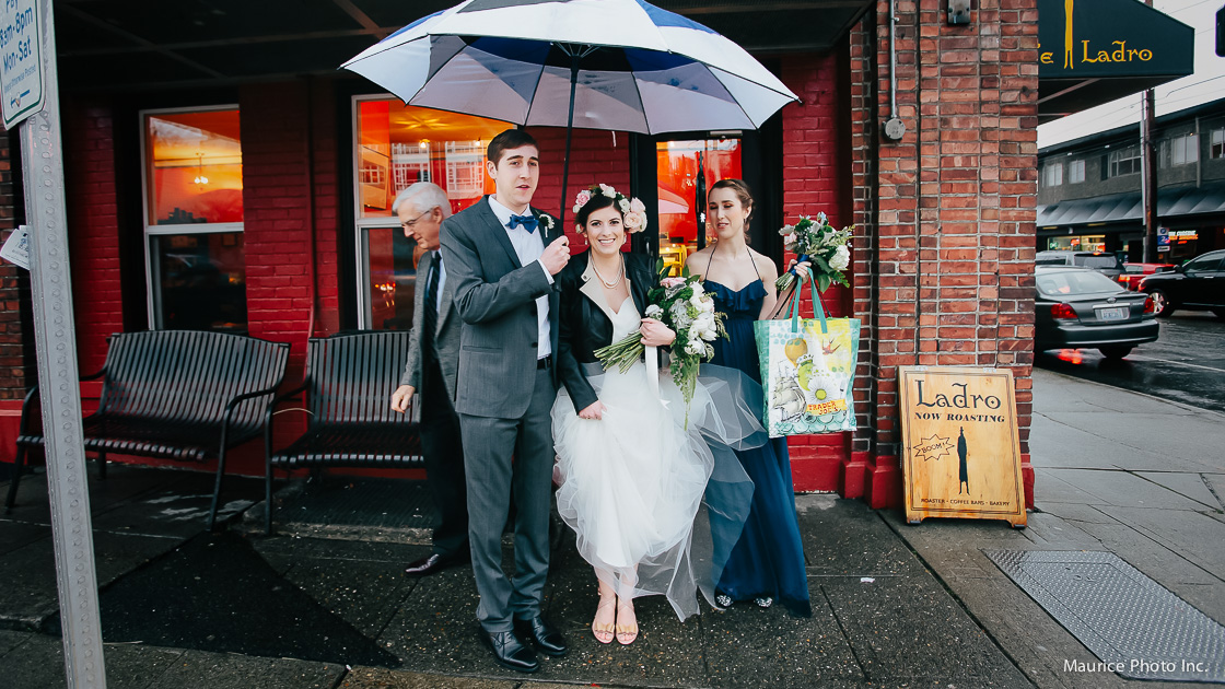 Rainy day wedding photos in Seattle
