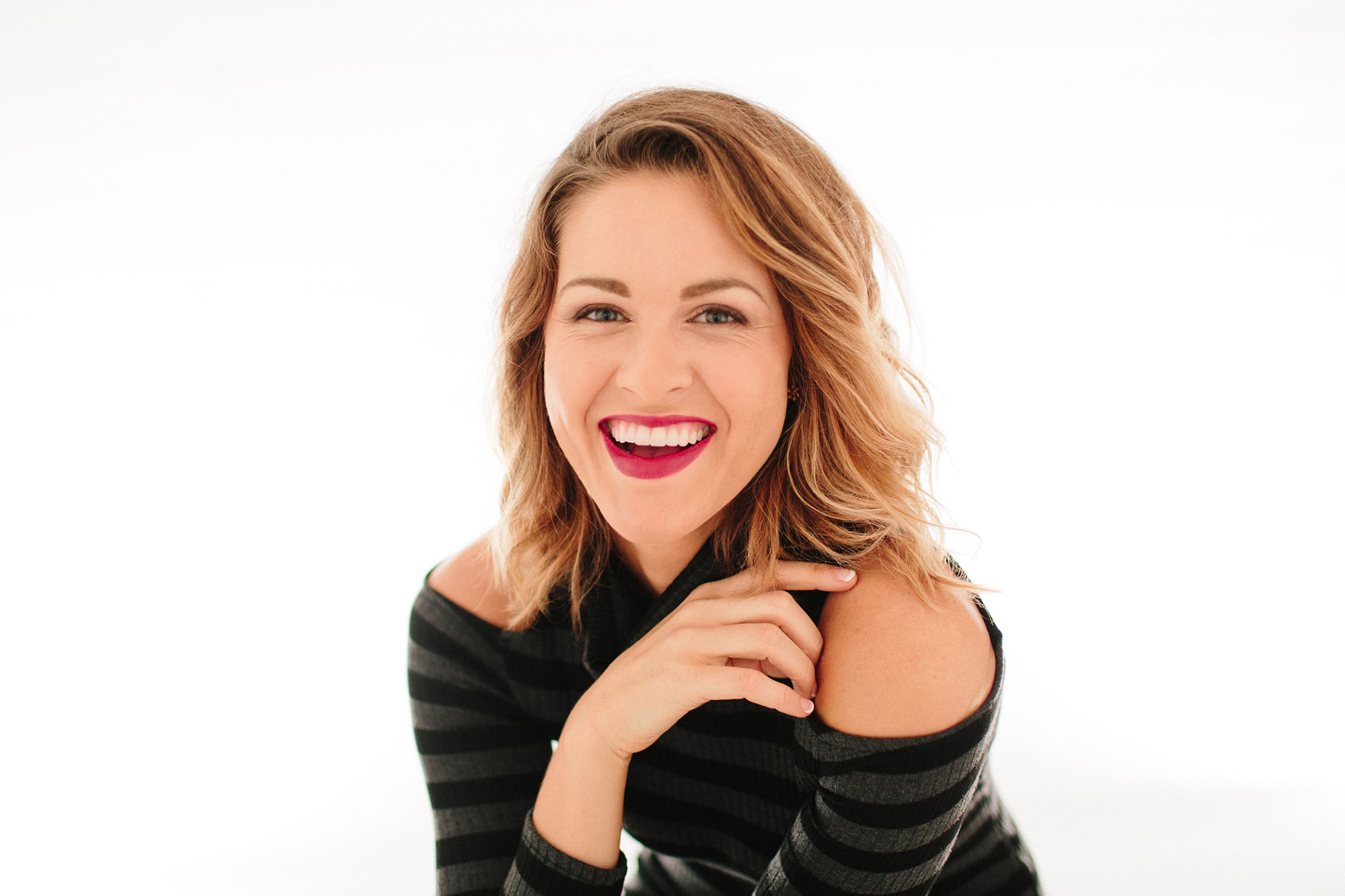 Portraits-white-natural-headshots-MLL26700